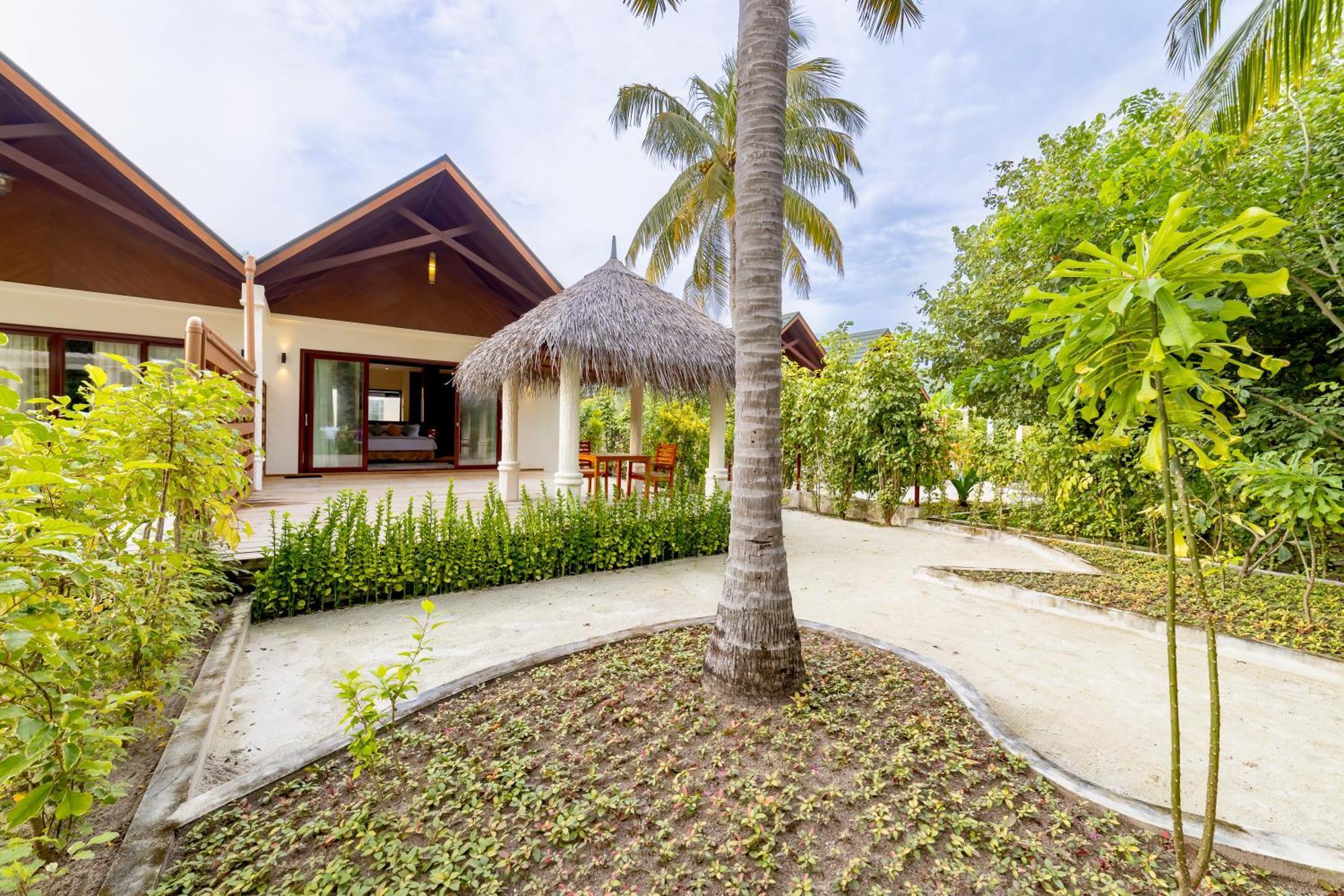Island Villa With Pool